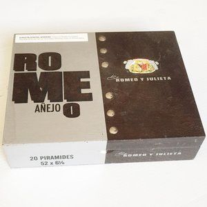 ⭕ 5/$17 - ROMEO & JULIETA Wooden Cigar Storage Box